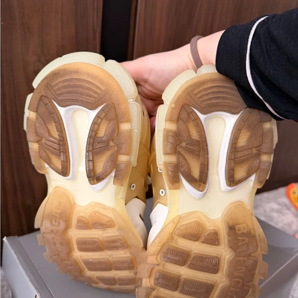 Stylish Women's White and Cream Sneakers - Picture 6 of 6